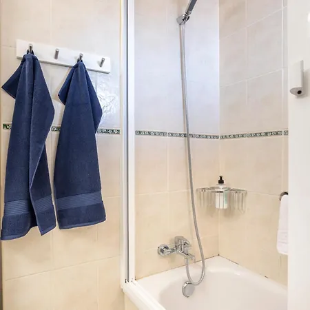 Апартаменты Blue Garden - Cozy With Atlantic Views