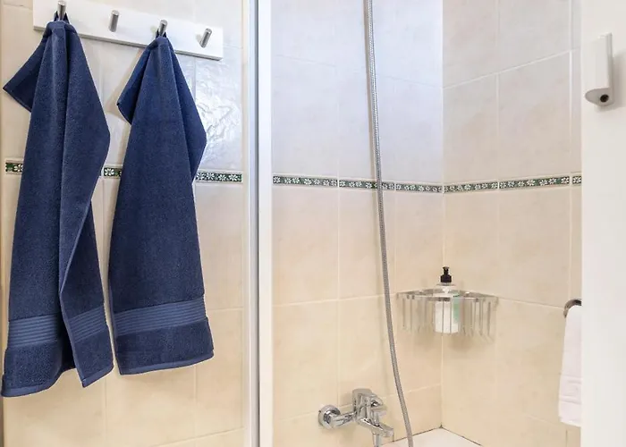 Daire Blue Garden - Cozy With Atlantic Views